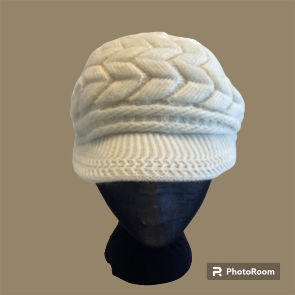 NWOT Knit newsboy styled hat. Soft fleece lining. One size. - Picture 4 of 7